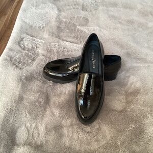 NWOT Donald Pliner black leather loafer size 6